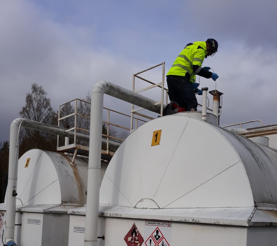 Puhdistuslaitteisto käytössä